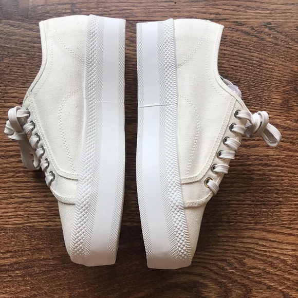 Michael Kors Sneakers - Picture 2 of 8